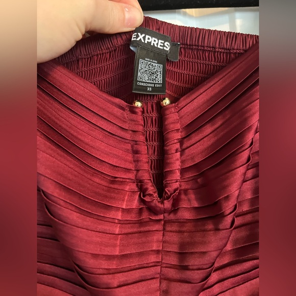 Express Crop Top - Picture 2 of 3